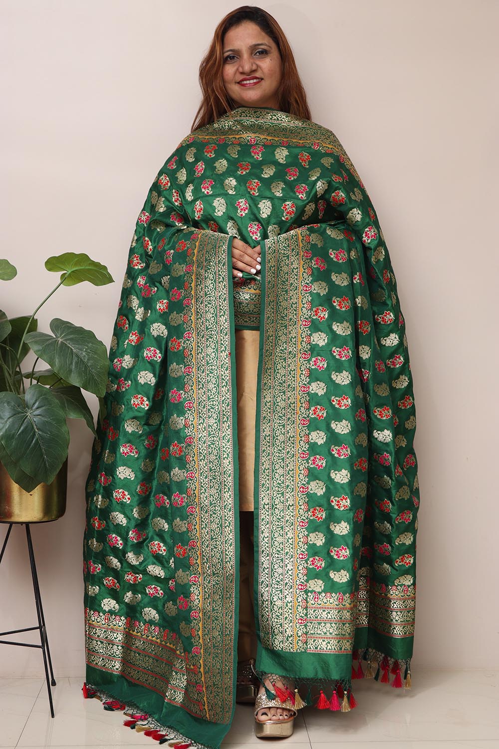 Green Handloom Banarasi Pure Katan Silk Flower Design Meenakari Dupatta - Luxurion World
