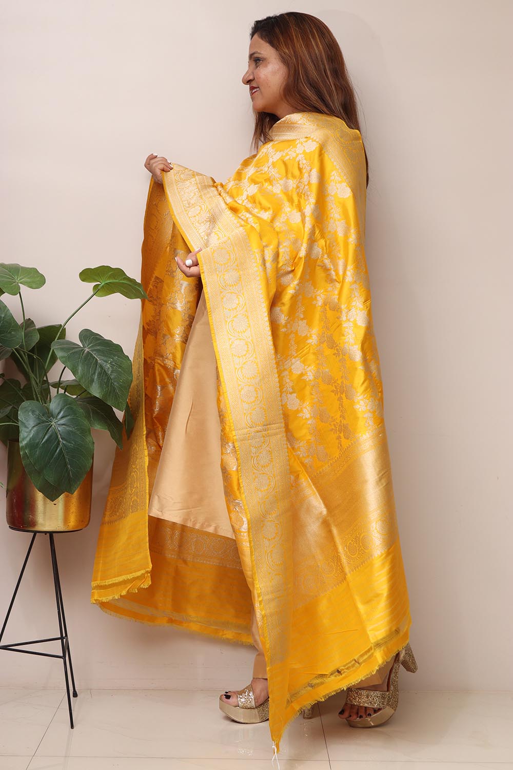 Yellow Handloom Banarasi Pure Katan Silk Flower Design Dupatta - Luxurion World