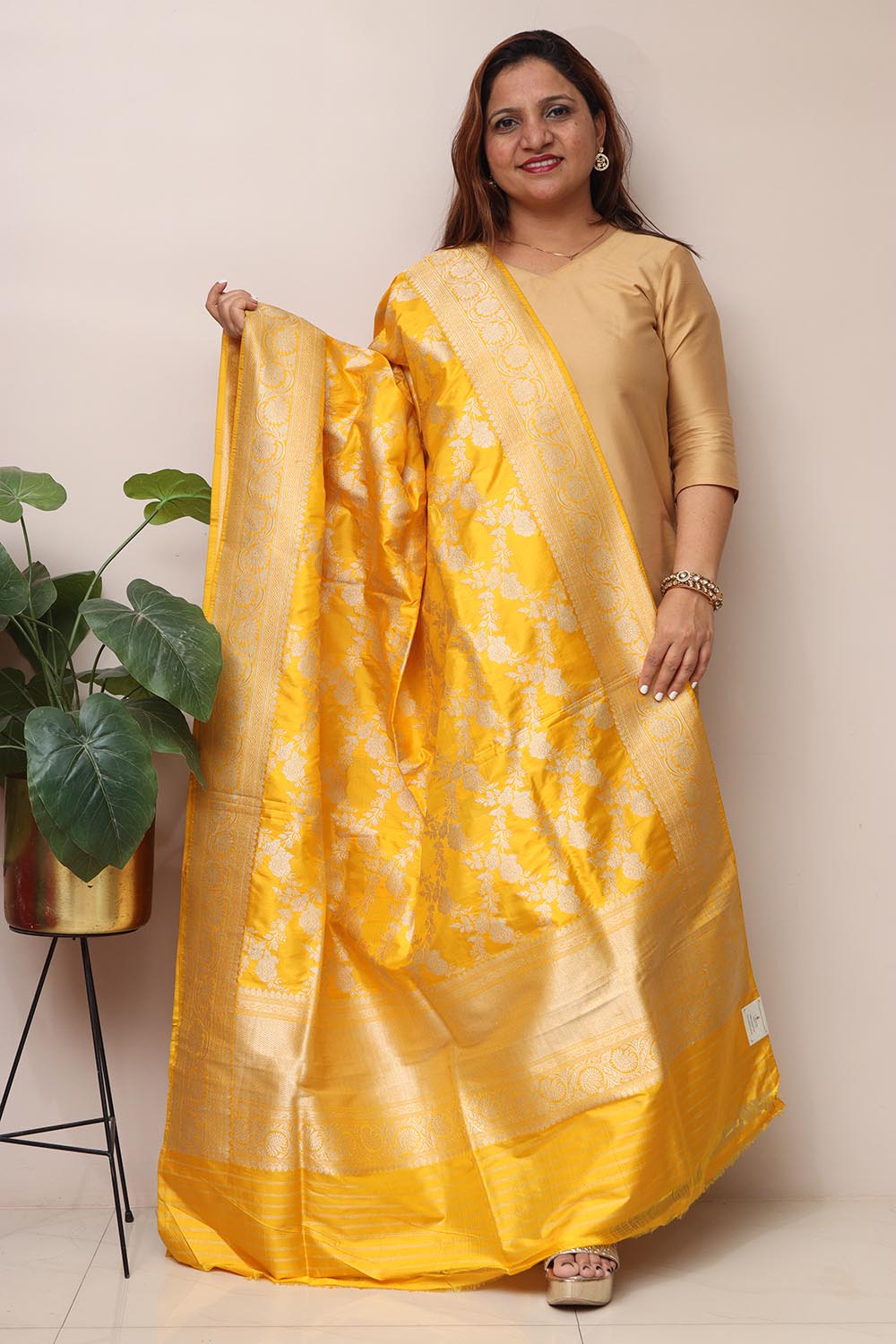 Yellow Handloom Banarasi Pure Katan Silk Flower Design Dupatta - Luxurion World