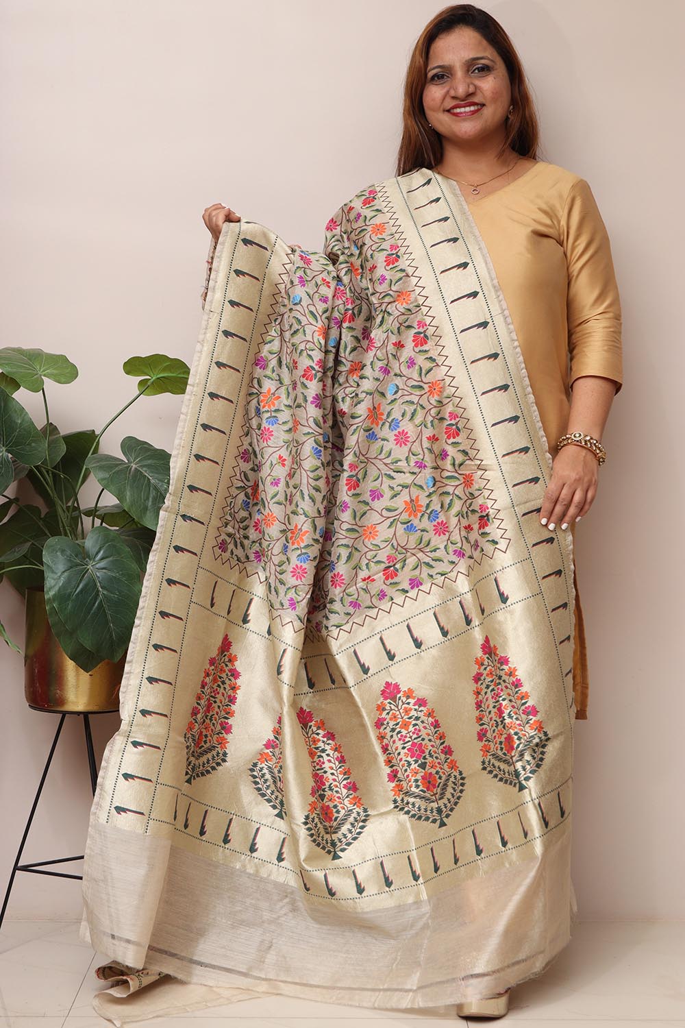Dyeable Handloom Banarasi Pure Moonga Silk Flower Design Dupatta - Luxurion World