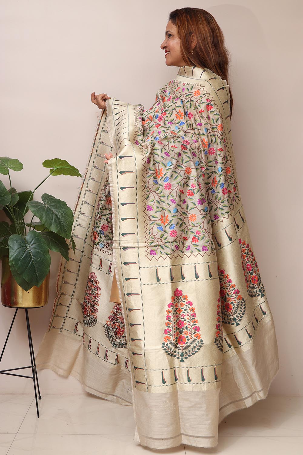 Dyeable Handloom Banarasi Pure Moonga Silk Flower Design Dupatta - Luxurion World