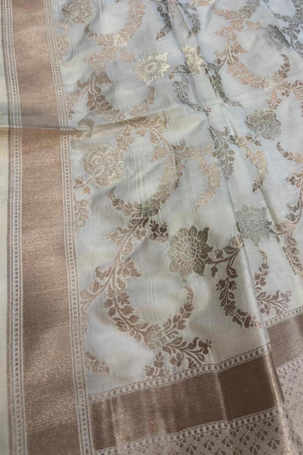 Off White Pure Katan Silk Banarasi Handloom Flower Design Dupatta - Luxurion World- Crafted Heirlooms