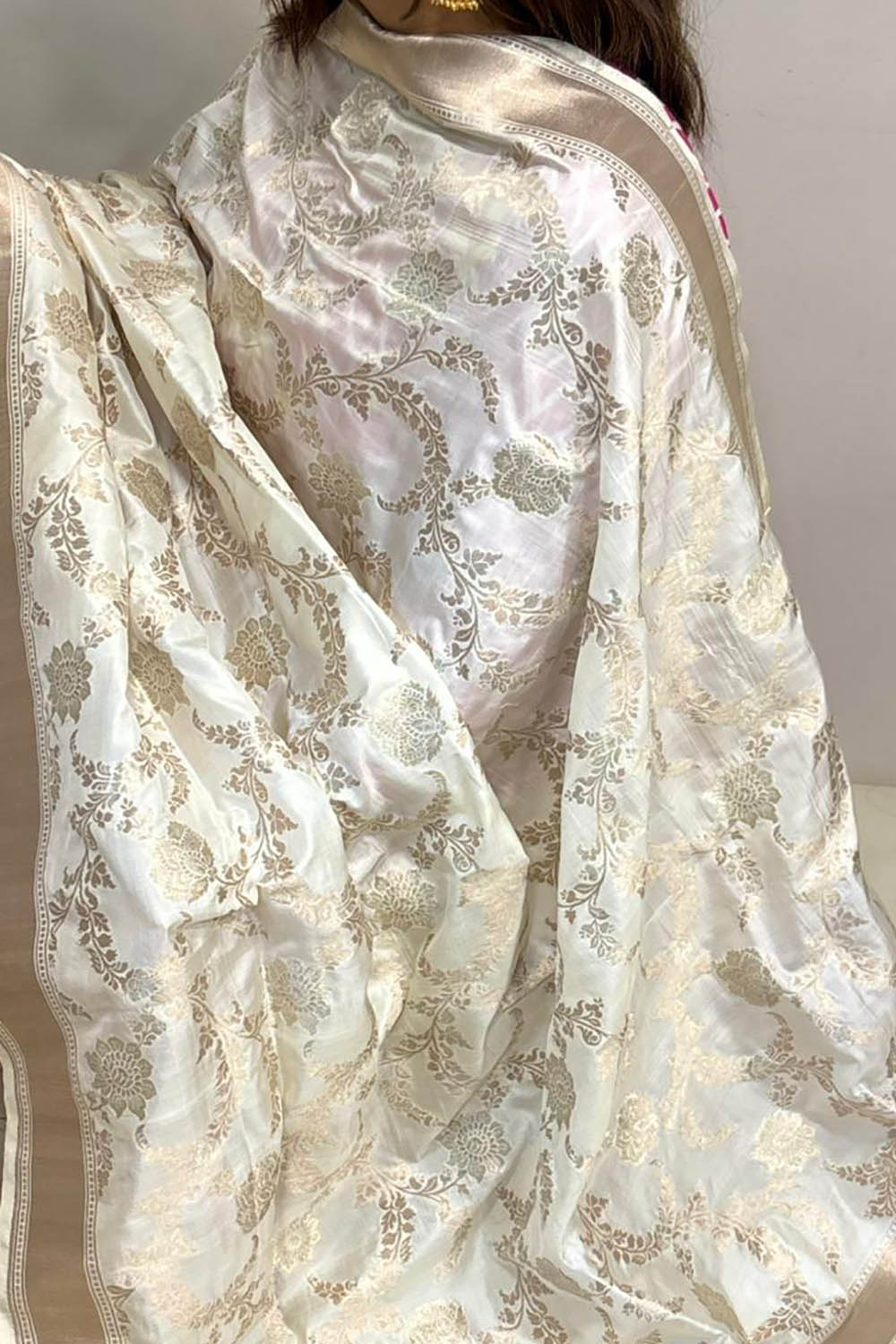 Off White Pure Katan Silk Banarasi Handloom Flower Design Dupatta - Luxurion World- Crafted Heirlooms