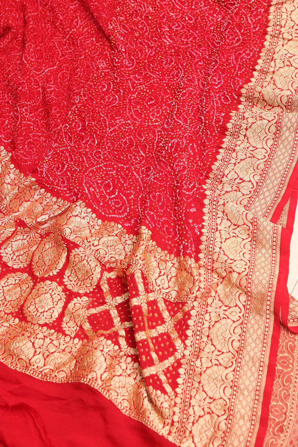 Red Banarasi Bandhani Pure Georgette Shikari Bandhej Dupatta - Luxurion World