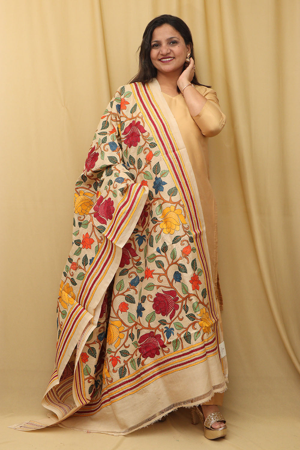 Pastel Kantha Tussar Silk Dupatta: Hand Embroidered - Luxurion World