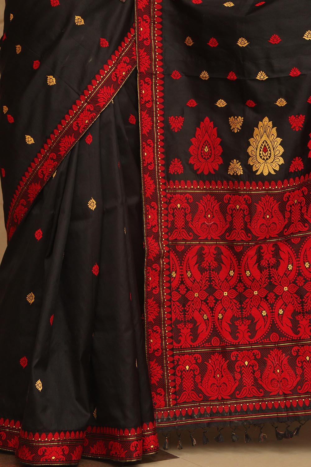 Exquisite Black Handloom Assami Pat Silk Saree - Luxurion World