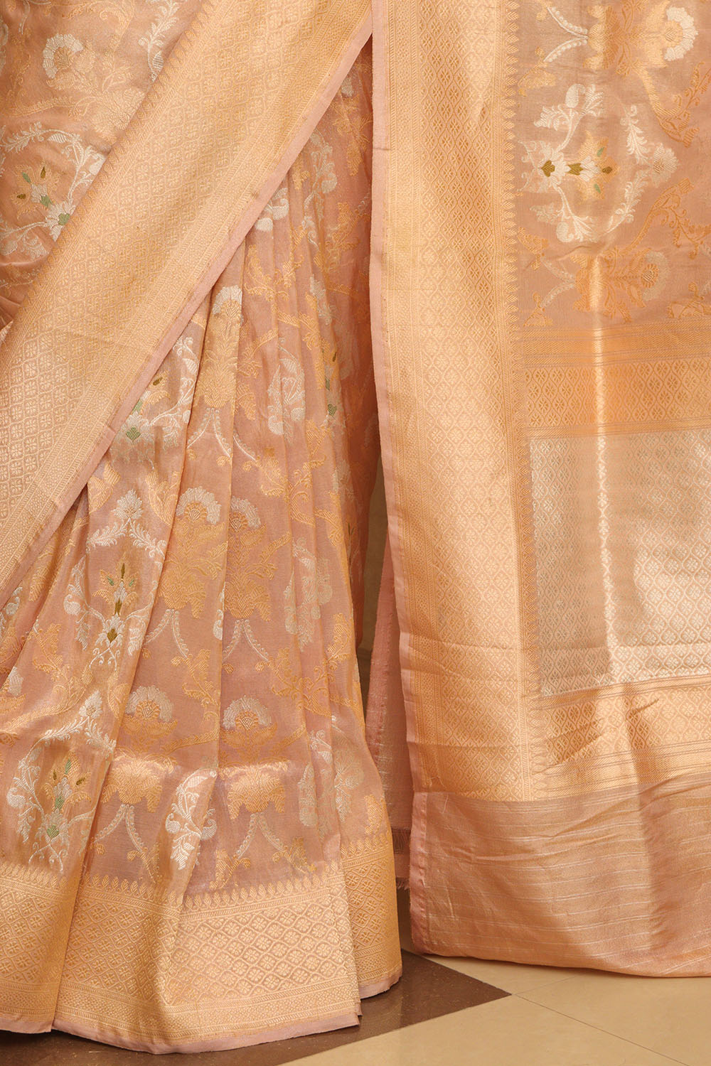 Pink Banarasi Handloom Meenakari Pure Tissue Silk Jangla Kadwa Weaved Flower Design Saree - Luxurion World