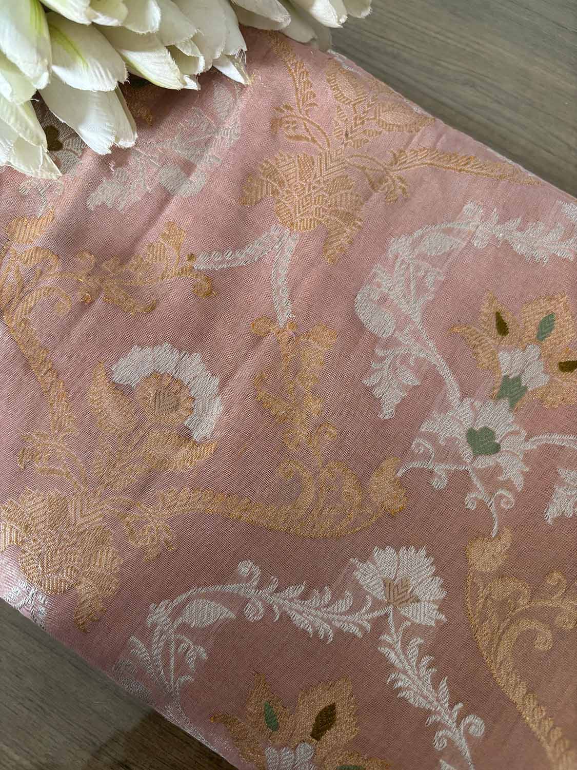 Pink Banarasi Handloom Meenakari Pure Tissue Silk Jangla Kadwa Weaved Flower Design Saree - Luxurion World