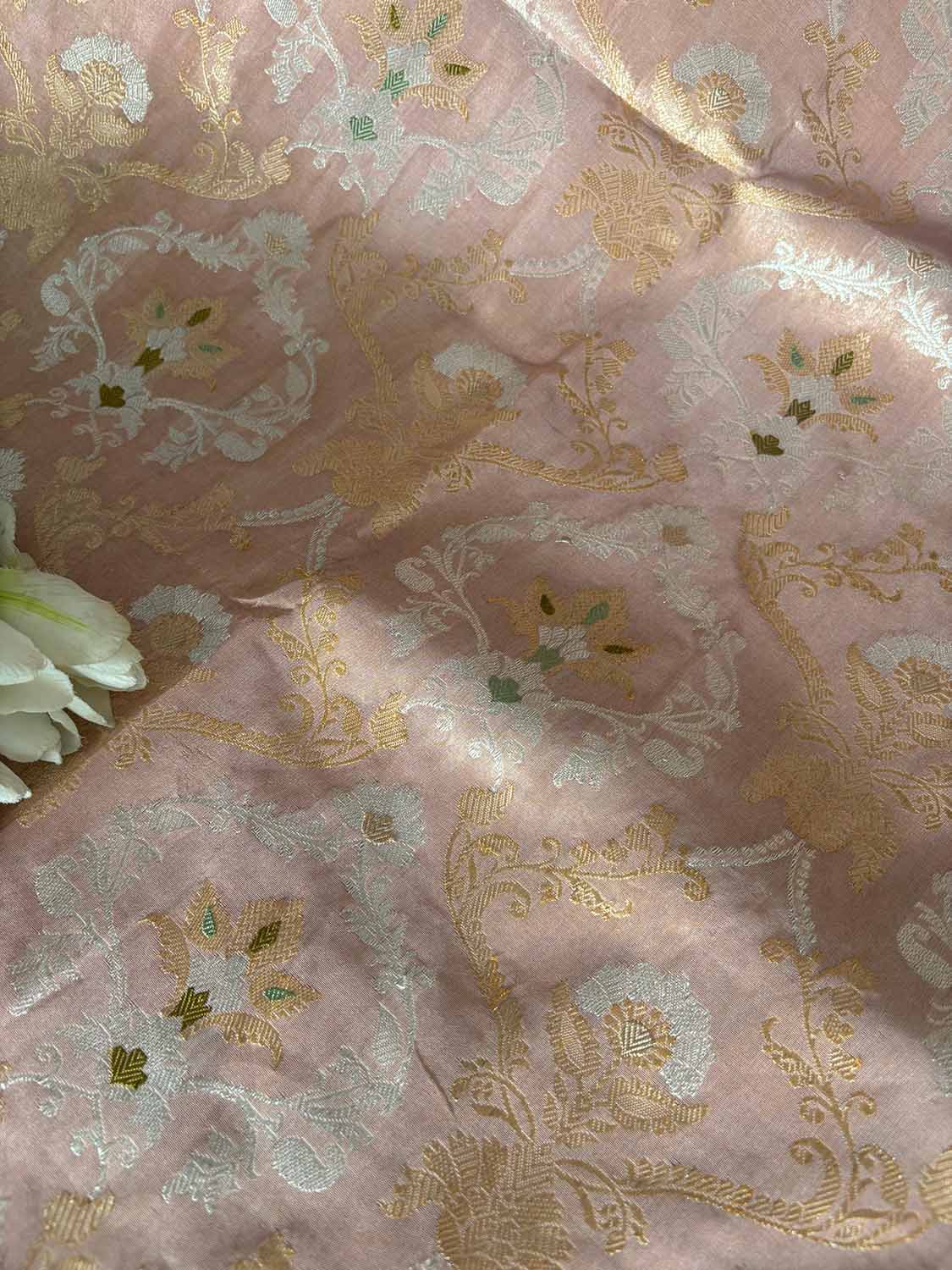 Pink Banarasi Handloom Meenakari Pure Tissue Silk Jangla Kadwa Weaved Flower Design Saree - Luxurion World