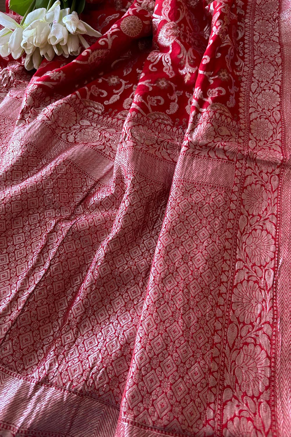 Red Banarasi Handloom Pure Georgette Jaal Design Saree - Luxurion World