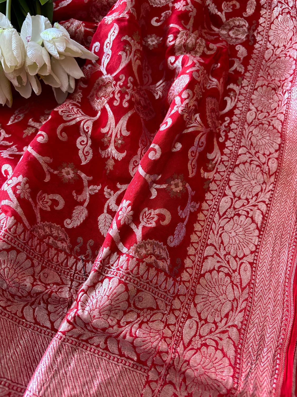 Red Banarasi Handloom Pure Georgette Jaal Design Saree - Luxurion World