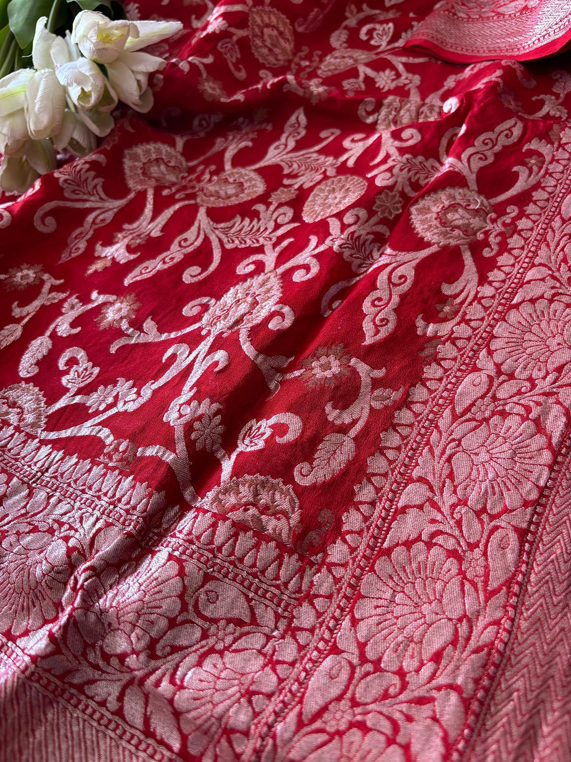 Red Banarasi Handloom Pure Georgette Jaal Design Saree - Luxurion World