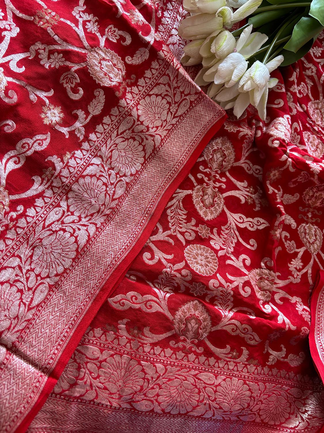 Red Banarasi Handloom Pure Georgette Jaal Design Saree - Luxurion World