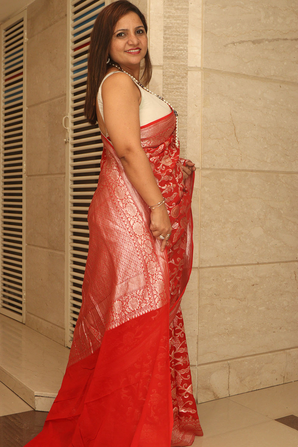 Red Banarasi Handloom Pure Georgette Jaal Design Saree - Luxurion World