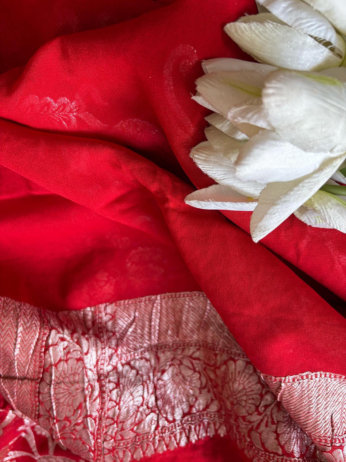 Red Banarasi Handloom Pure Georgette Jaal Design Saree - Luxurion World