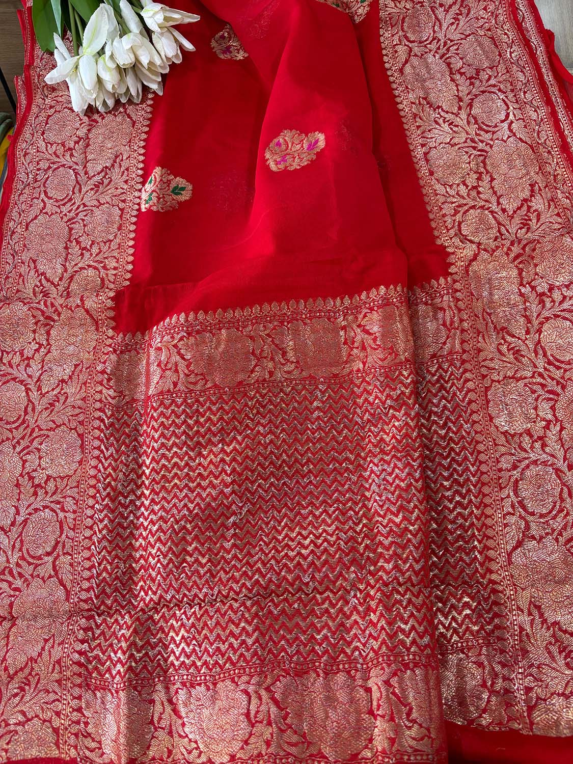 Red Banarasi Handloom Pure Georgette Kadwa Meenakari Flower Design Saree - Luxurion World