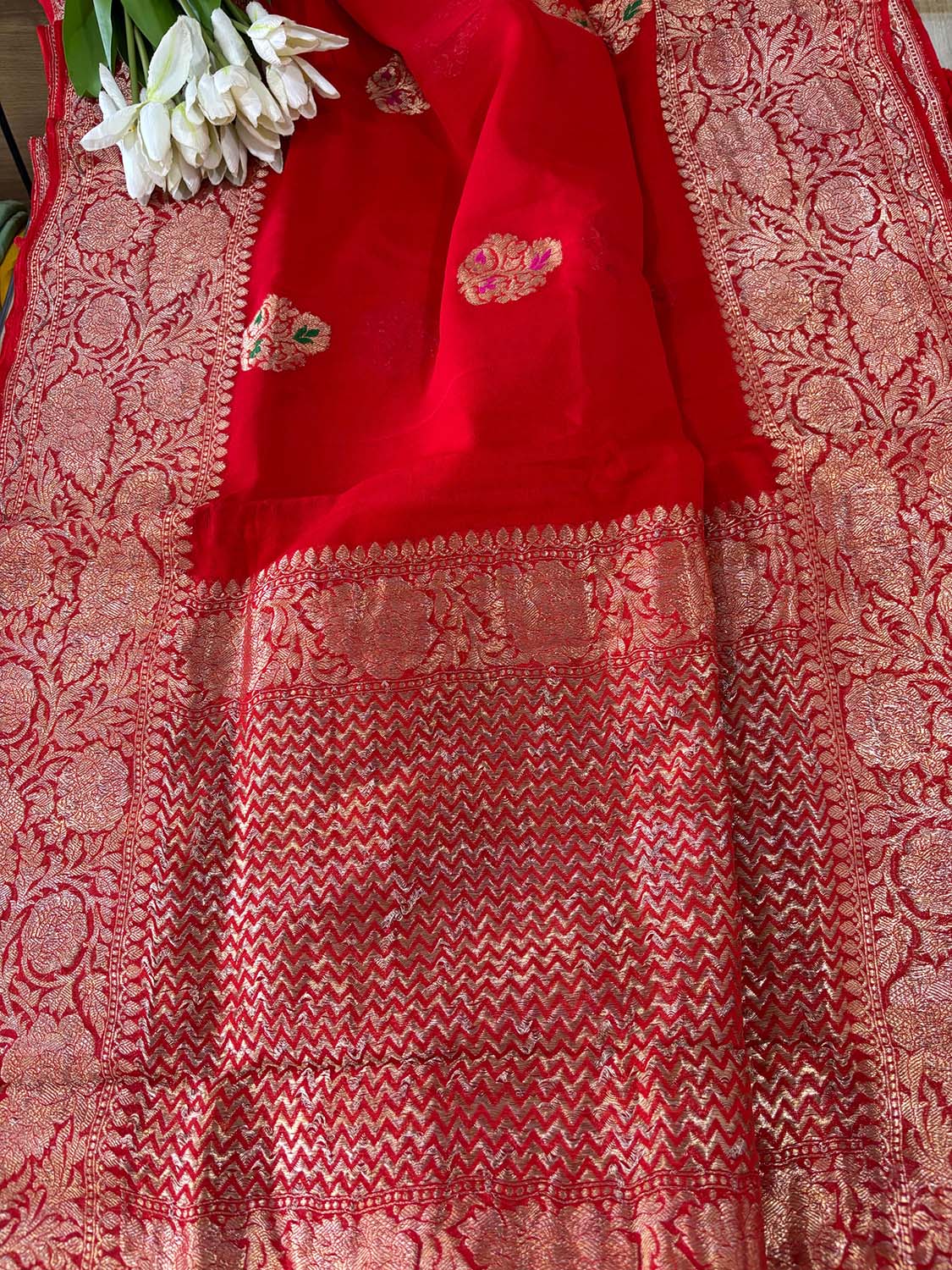 Red Banarasi Handloom Pure Georgette Kadwa Meenakari Flower Design Saree - Luxurion World