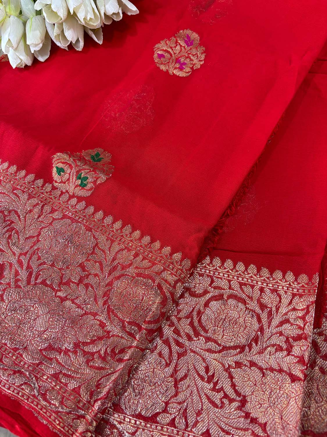 Red Banarasi Handloom Pure Georgette Kadwa Meenakari Flower Design Saree - Luxurion World
