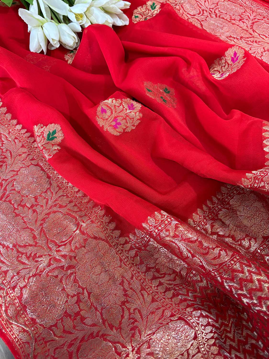 Red Banarasi Handloom Pure Georgette Kadwa Meenakari Flower Design Saree - Luxurion World