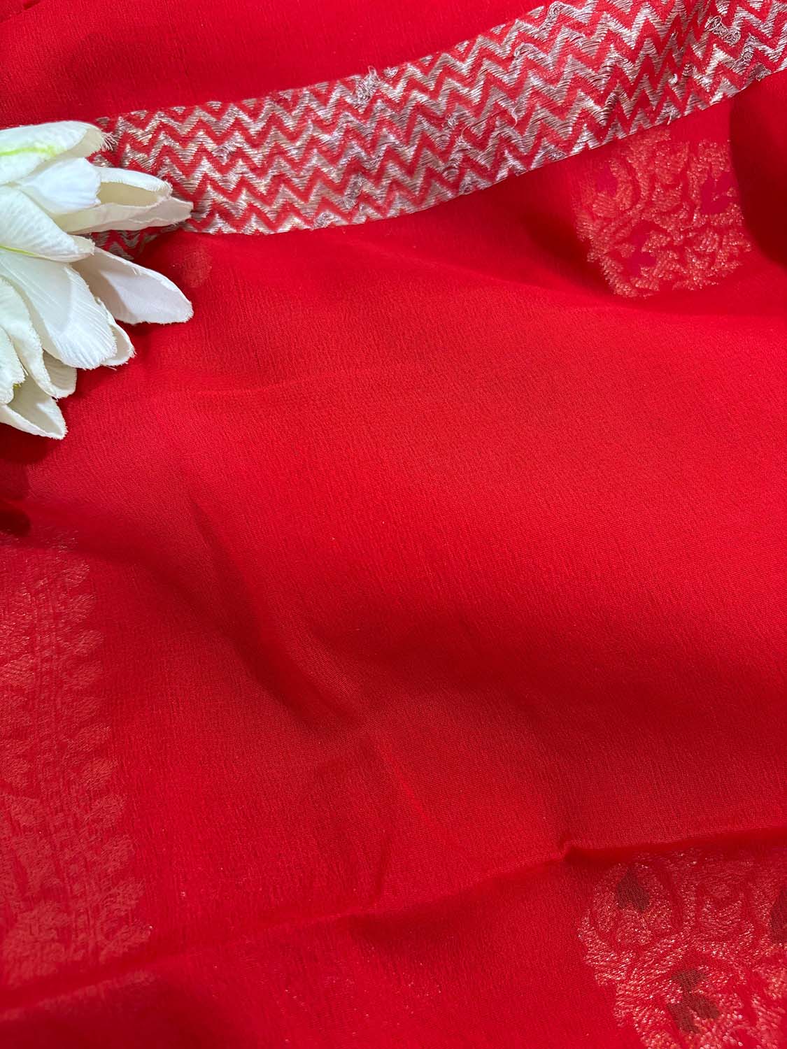 Red Banarasi Handloom Pure Georgette Kadwa Meenakari Flower Design Saree - Luxurion World