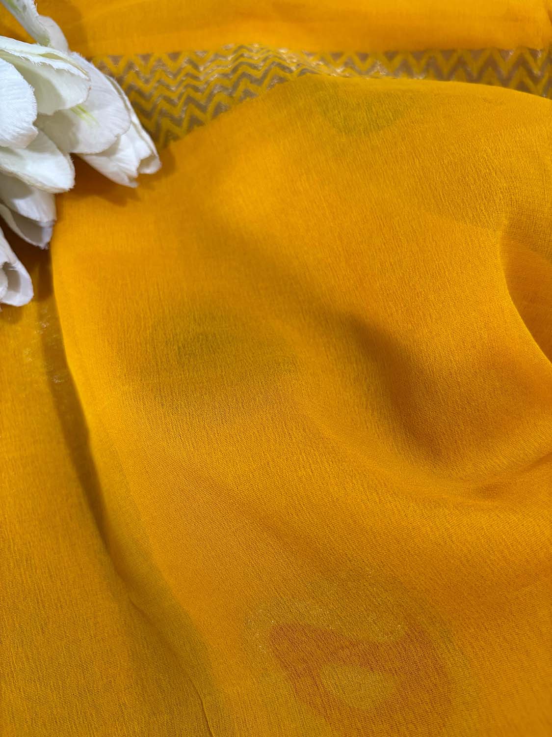 Yellow Banarasi Handloom Pure Georgette Kadwa Meenakari Saree - Luxurion World
