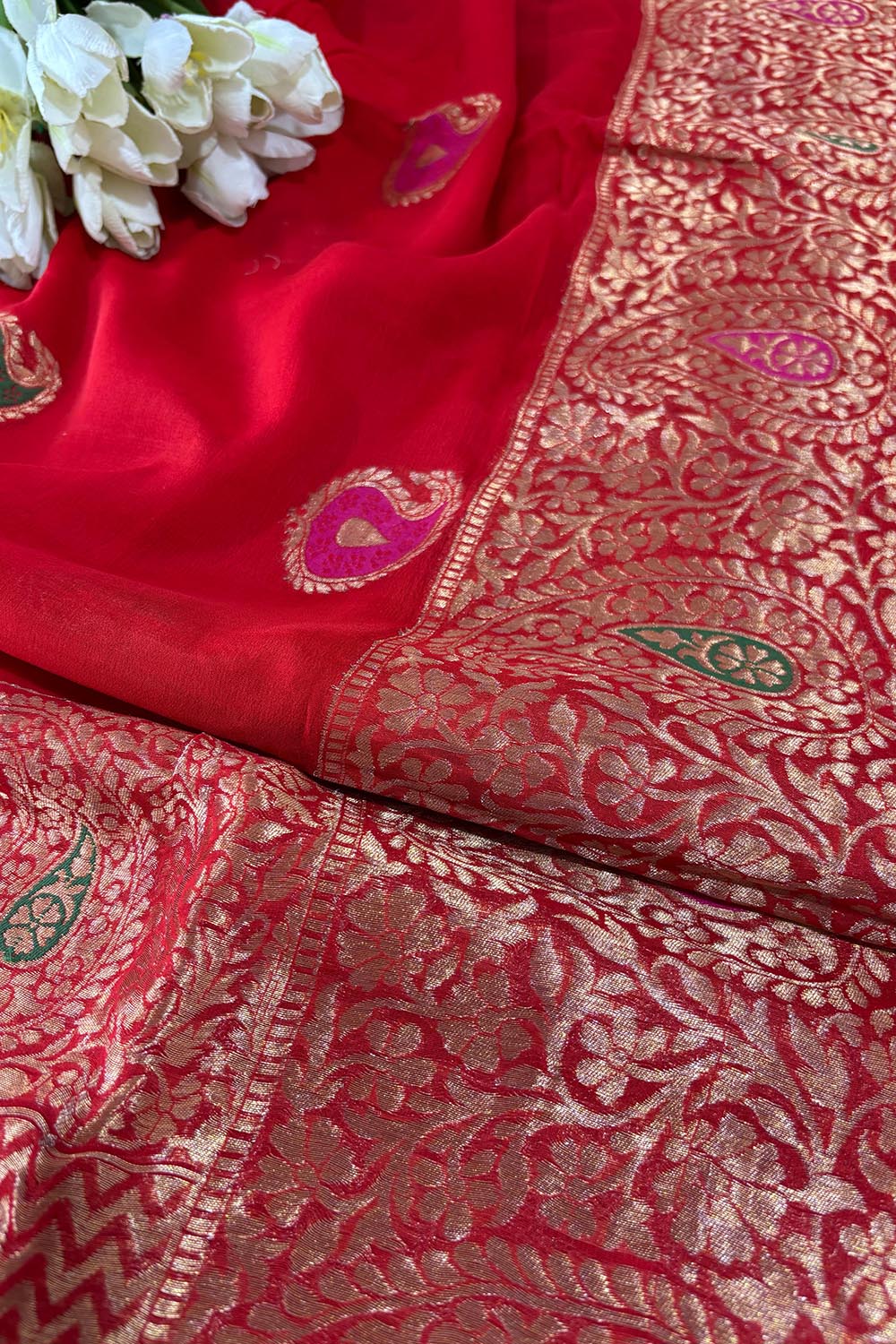 Red Banarasi Handloom Pure Georgette Kadwa Meenakari Paisley Design Saree - Luxurion World