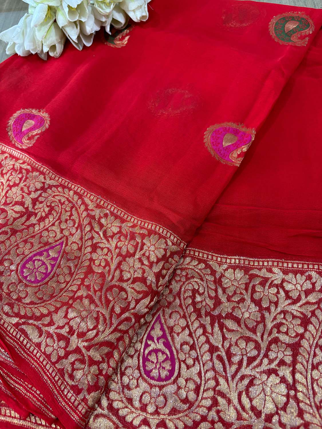 Red Banarasi Handloom Pure Georgette Kadwa Meenakari Paisley Design Saree - Luxurion World