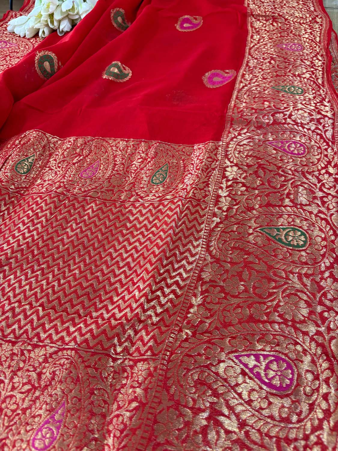 Red Banarasi Handloom Pure Georgette Kadwa Meenakari Paisley Design Saree - Luxurion World