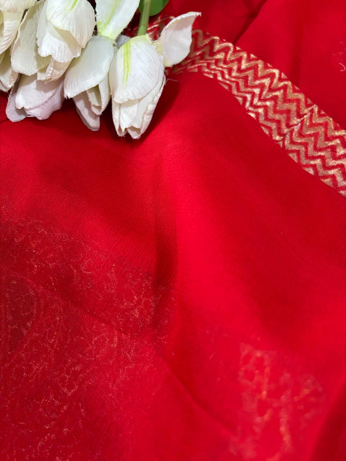 Red Banarasi Handloom Pure Georgette Kadwa Meenakari Paisley Design Saree - Luxurion World