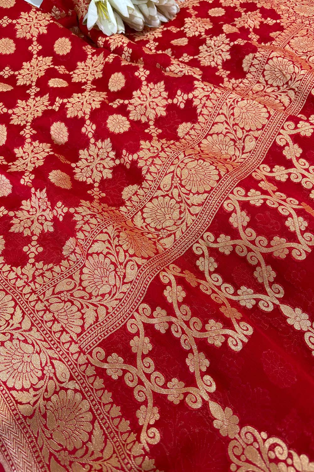 Red Banarasi Handloom Pure Georgette Resham Zari Saree - Luxurion World