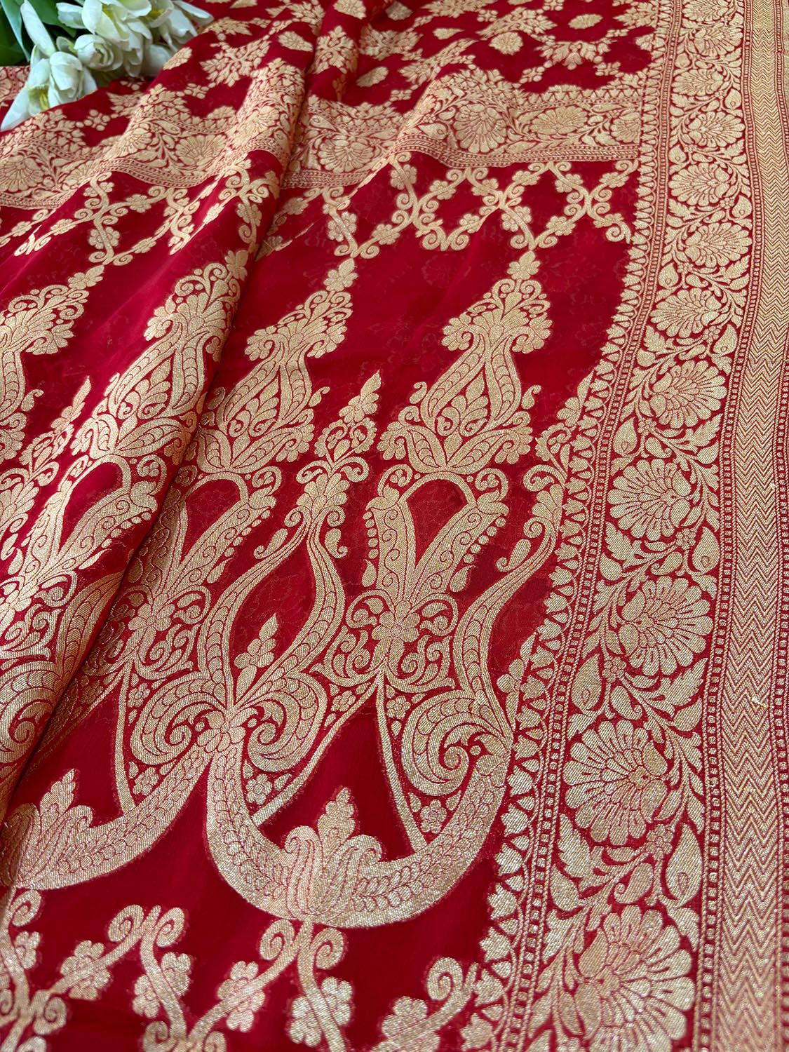 Red Banarasi Handloom Pure Georgette Resham Zari Saree - Luxurion World