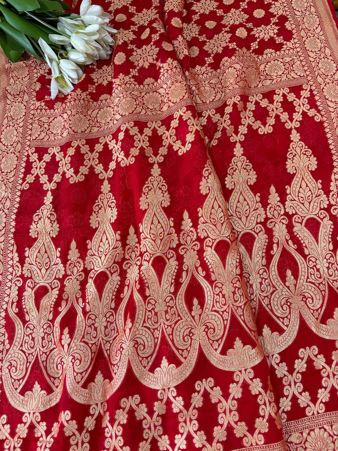 Red Banarasi Handloom Pure Georgette Resham Zari Saree - Luxurion World
