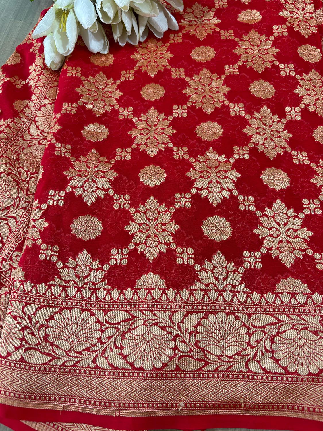 Red Banarasi Handloom Pure Georgette Resham Zari Saree - Luxurion World