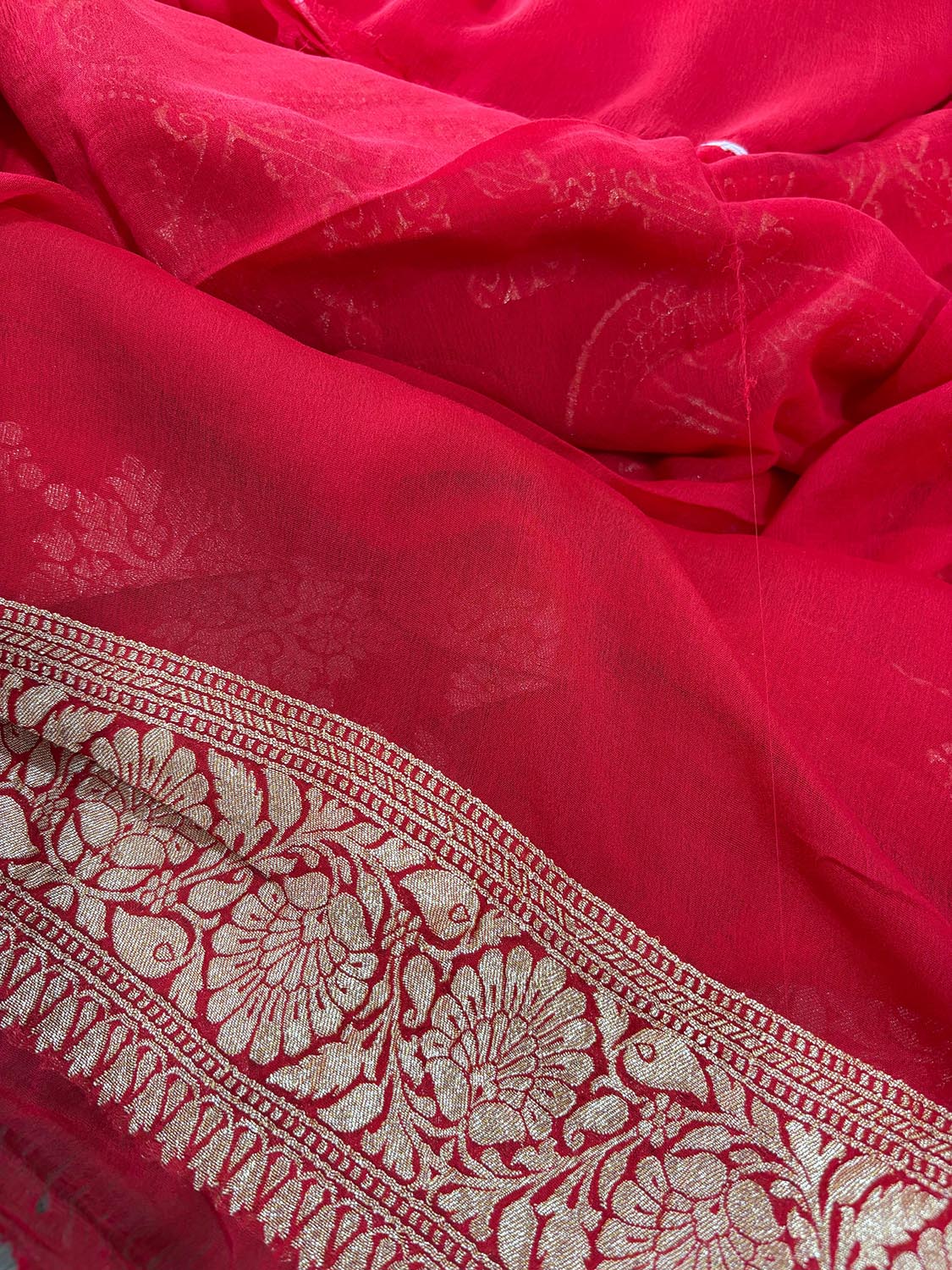 Red Banarasi Handloom Pure Georgette Resham Zari Saree - Luxurion World