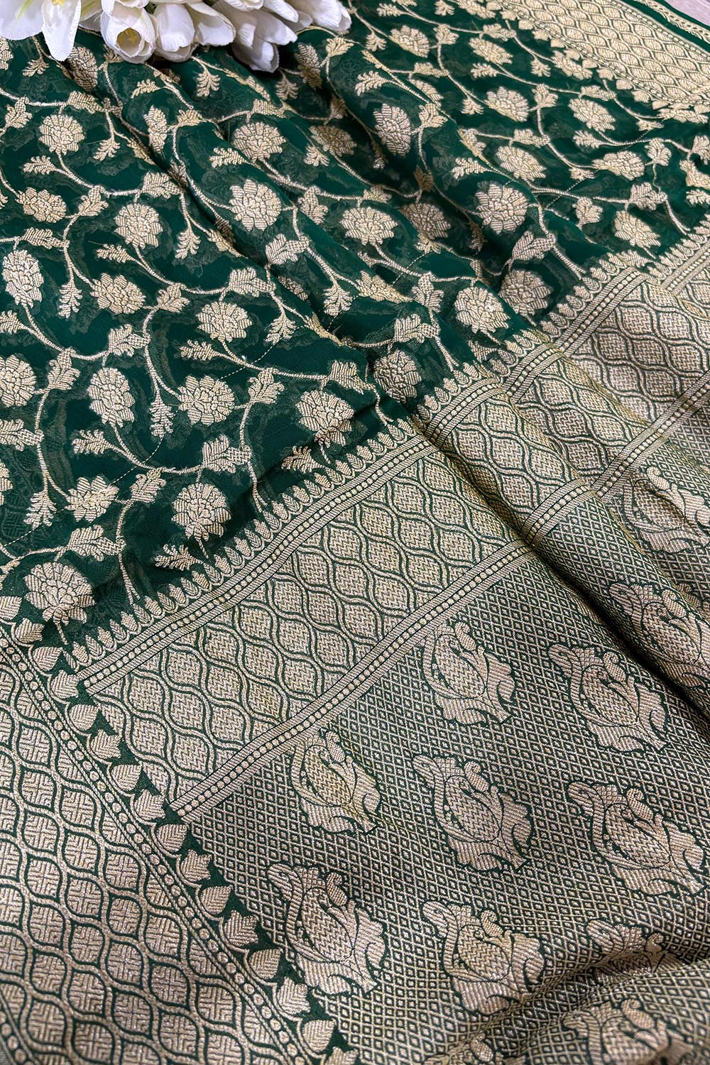 Green Banarasi Handloom Pure Georgette Resham Zari Saree - Luxurion World