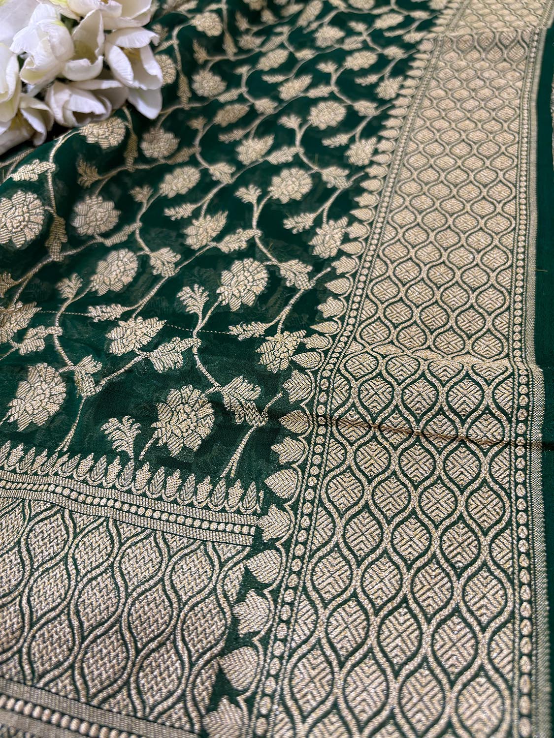 Green Banarasi Handloom Pure Georgette Resham Zari Saree - Luxurion World