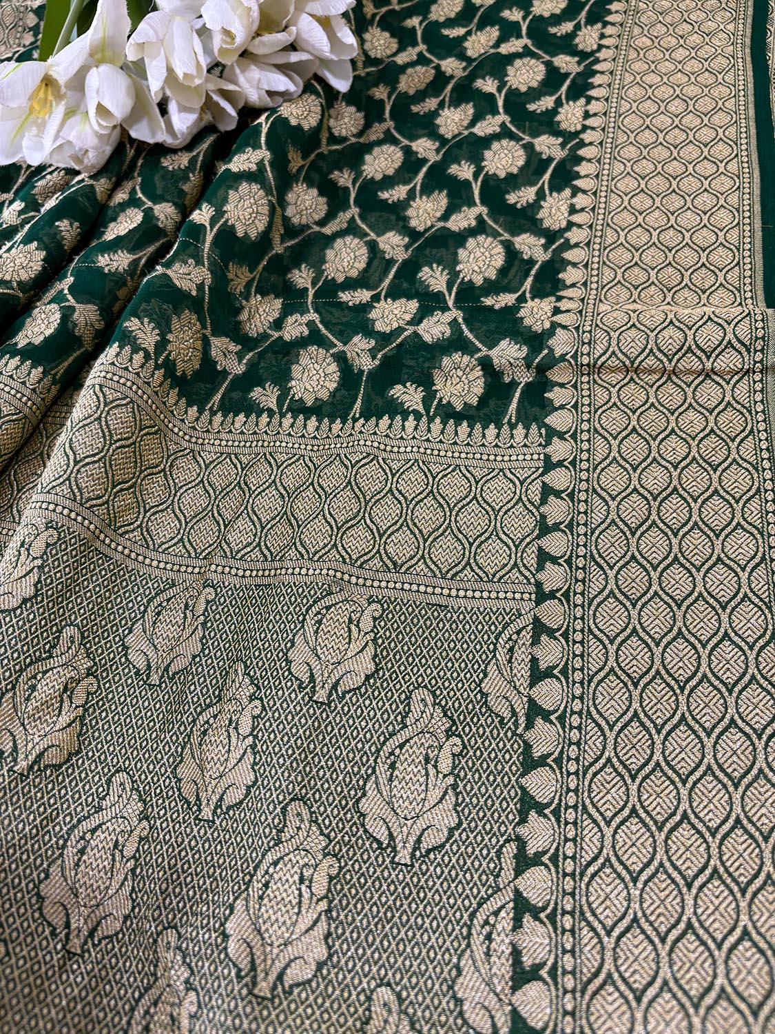 Green Banarasi Handloom Pure Georgette Resham Zari Saree - Luxurion World