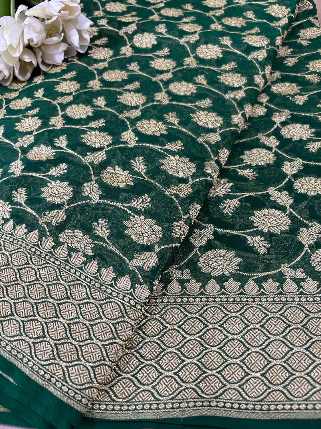 Green Banarasi Handloom Pure Georgette Resham Zari Saree - Luxurion World