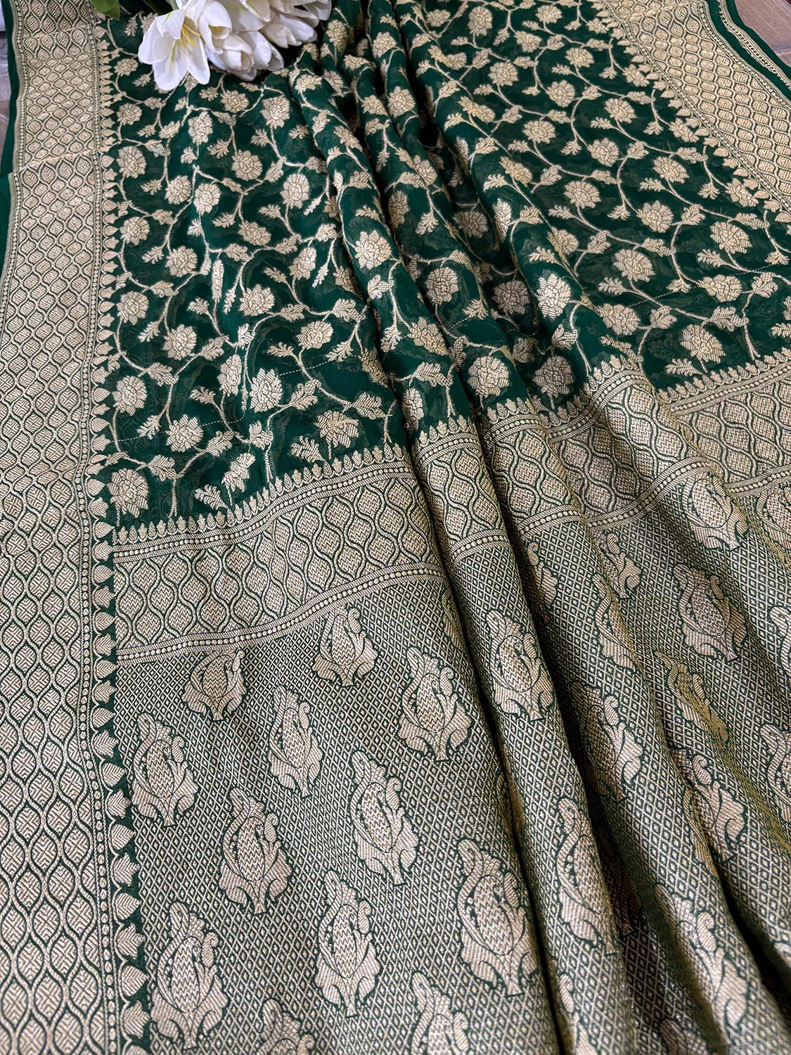 Green Banarasi Handloom Pure Georgette Resham Zari Saree - Luxurion World