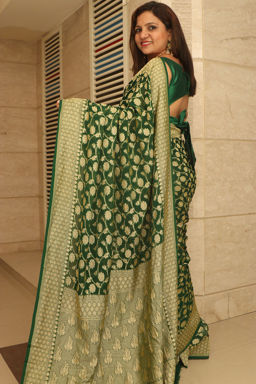 Green Banarasi Handloom Pure Georgette Resham Zari Saree - Luxurion World