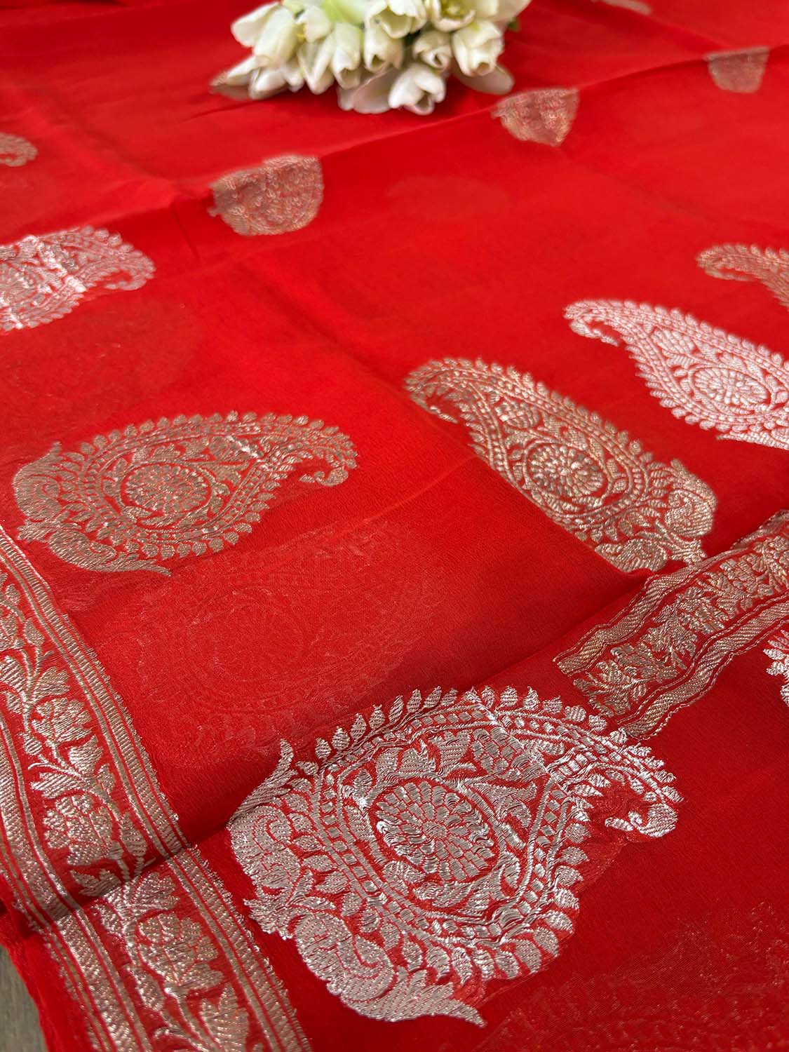 Elegant Red Banarasi Handloom Pure Georgette Kadwa Sona Roopa Skirt Border Saree - Luxurion World