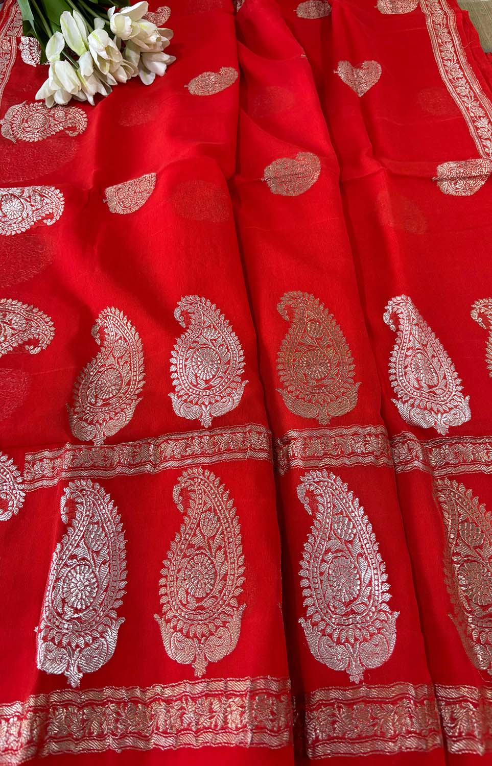 Elegant Red Banarasi Handloom Pure Georgette Kadwa Sona Roopa Skirt Border Saree - Luxurion World