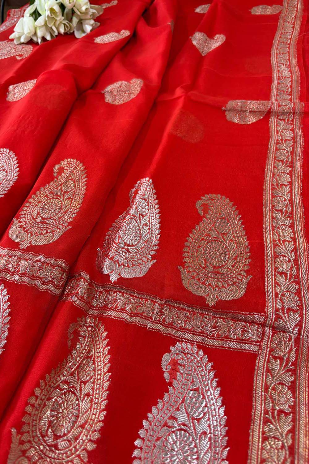 Elegant Red Banarasi Handloom Pure Georgette Kadwa Sona Roopa Skirt Border Saree - Luxurion World