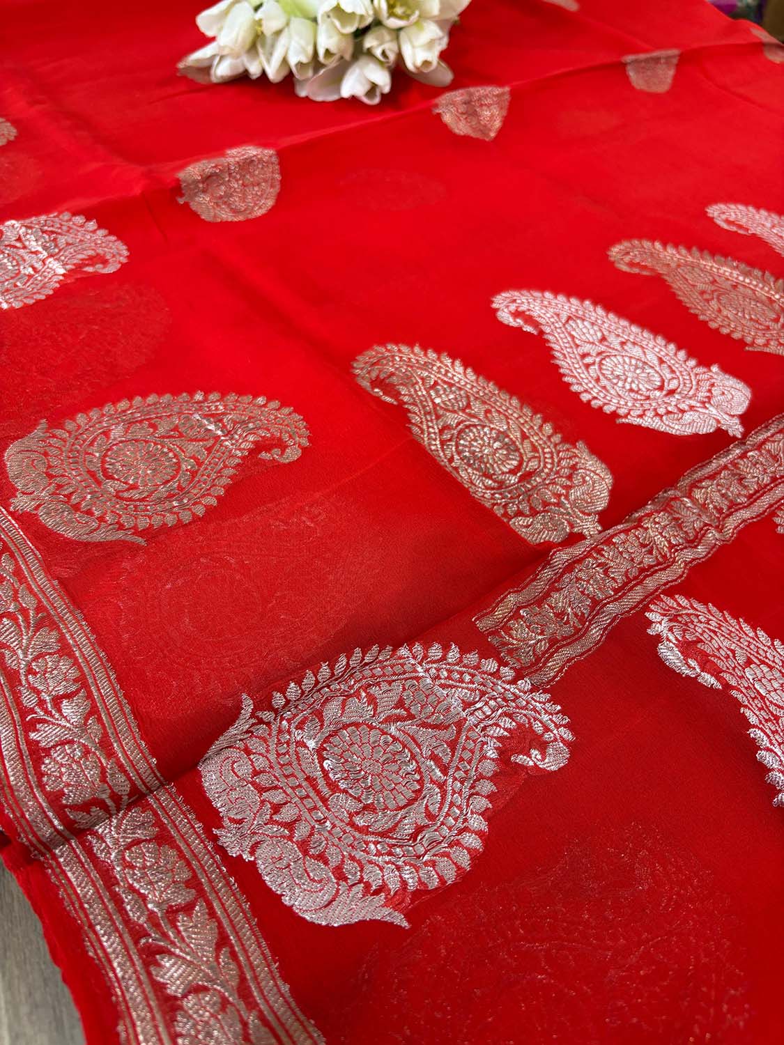 Elegant Red Banarasi Handloom Pure Georgette Kadwa Sona Roopa Skirt Border Saree - Luxurion World