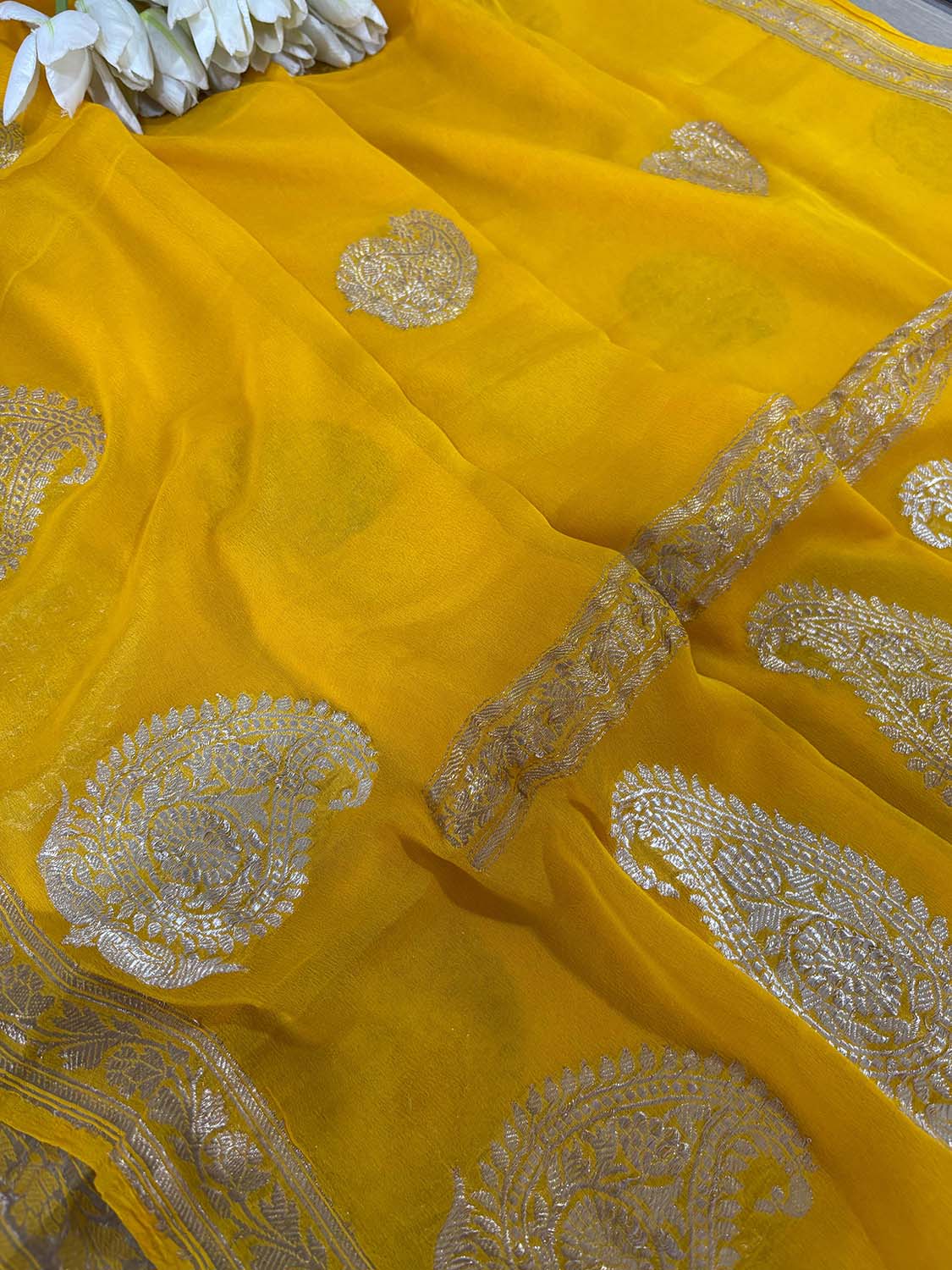 Yellow Banarasi Handloom Pure Georgette Kadwa Sona Roopa Skirt Border Saree - Luxurion World
