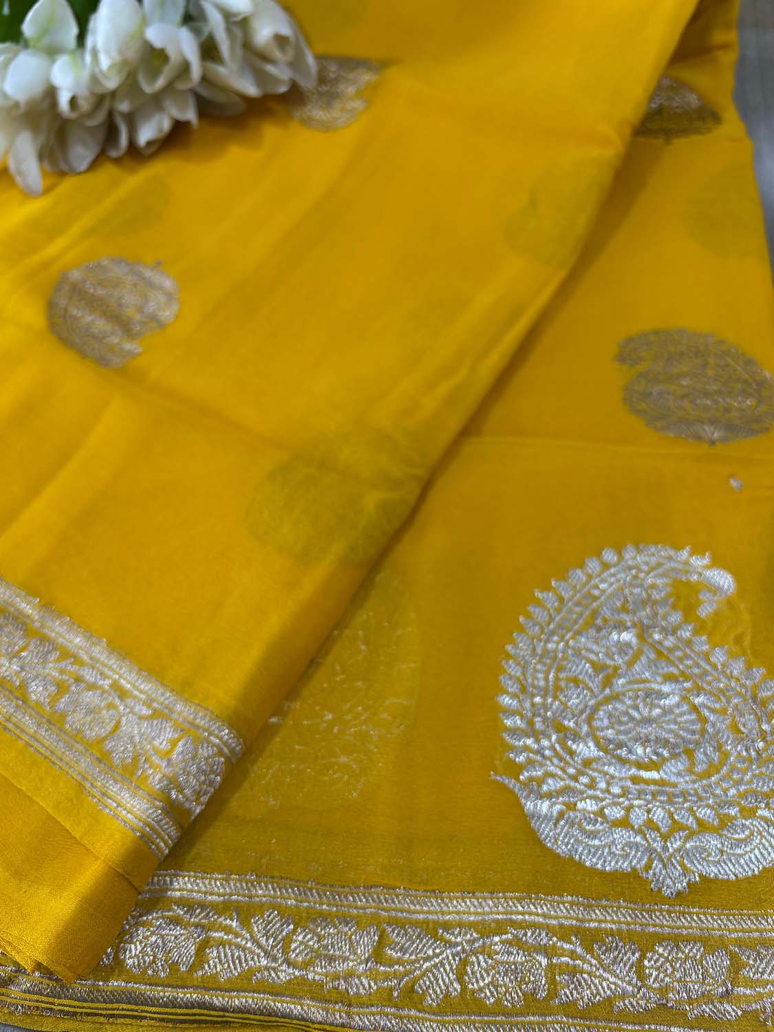 Yellow Banarasi Handloom Pure Georgette Kadwa Sona Roopa Skirt Border Saree - Luxurion World