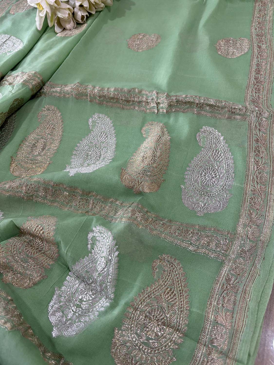Elegant Pista Green Banarasi Handloom Pure Georgette Kadwa Sona Roopa Skirt Border Saree - Luxurion World