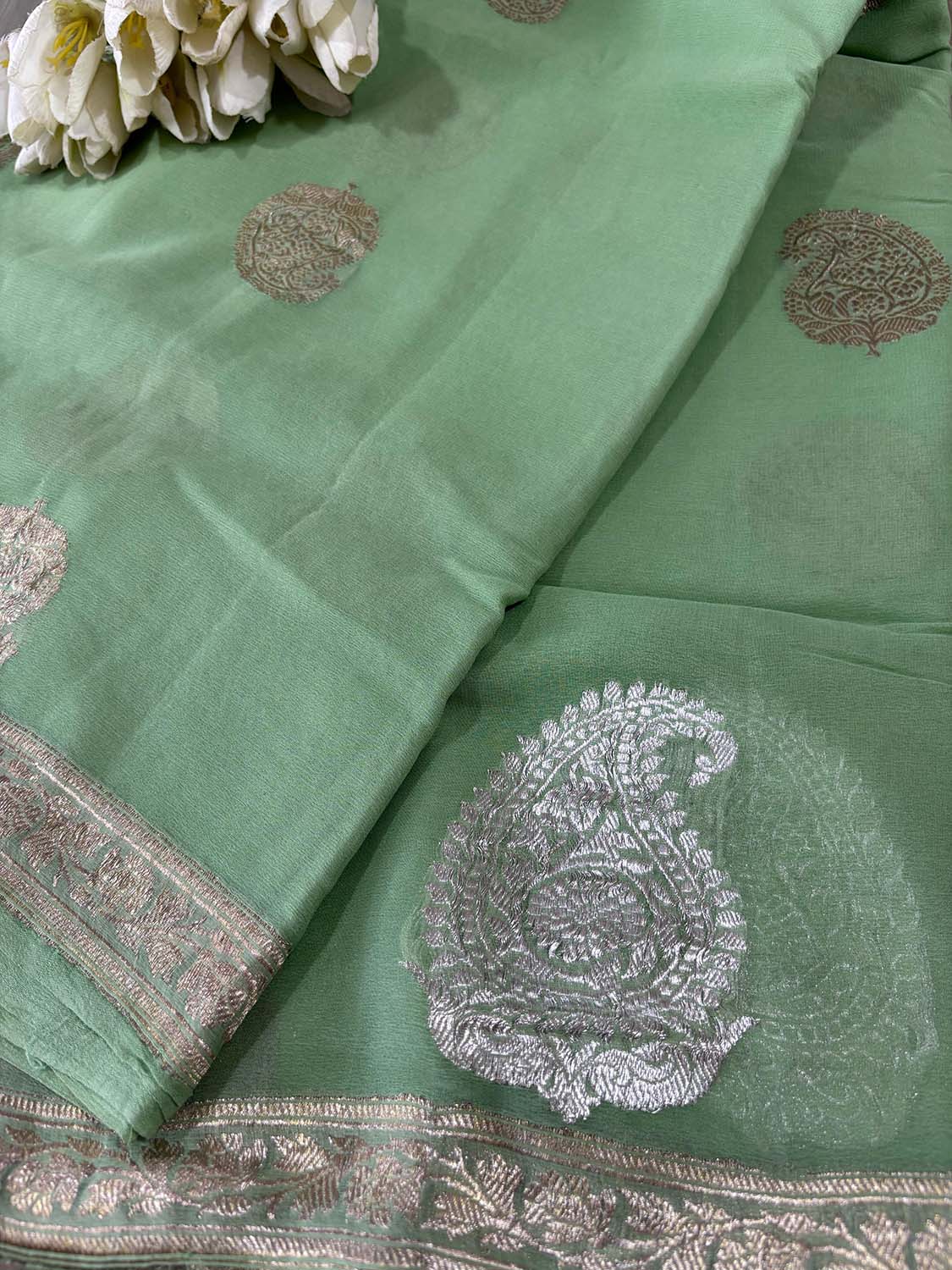 Elegant Pista Green Banarasi Handloom Pure Georgette Kadwa Sona Roopa Skirt Border Saree - Luxurion World