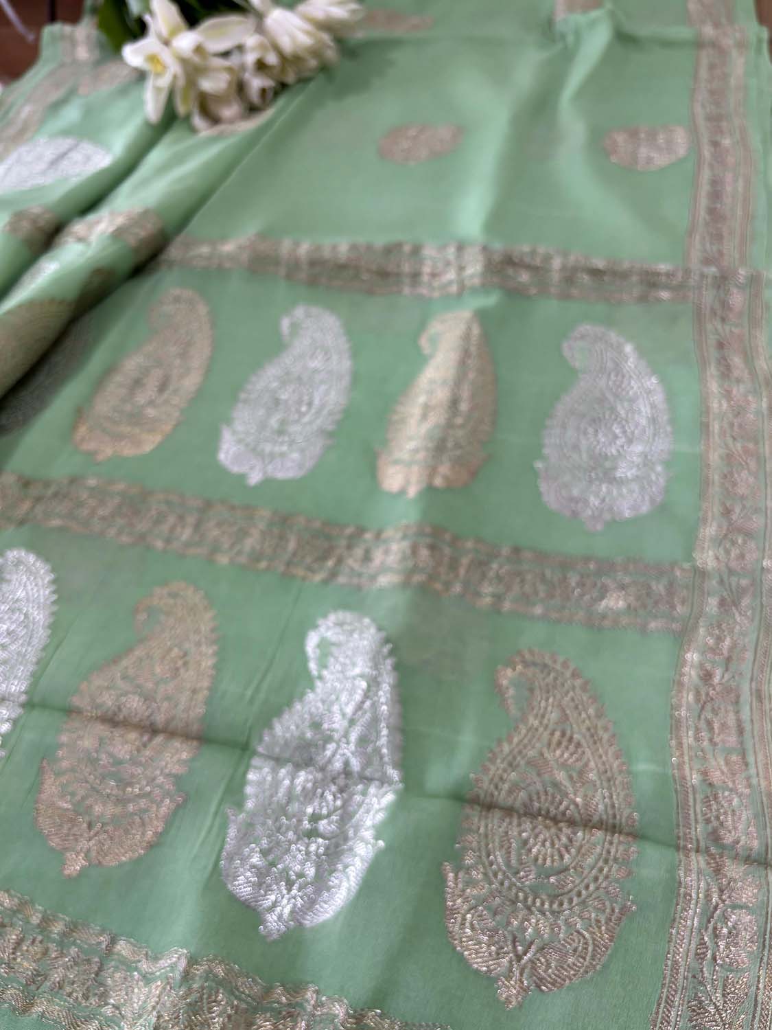 Elegant Pista Green Banarasi Handloom Pure Georgette Kadwa Sona Roopa Skirt Border Saree - Luxurion World