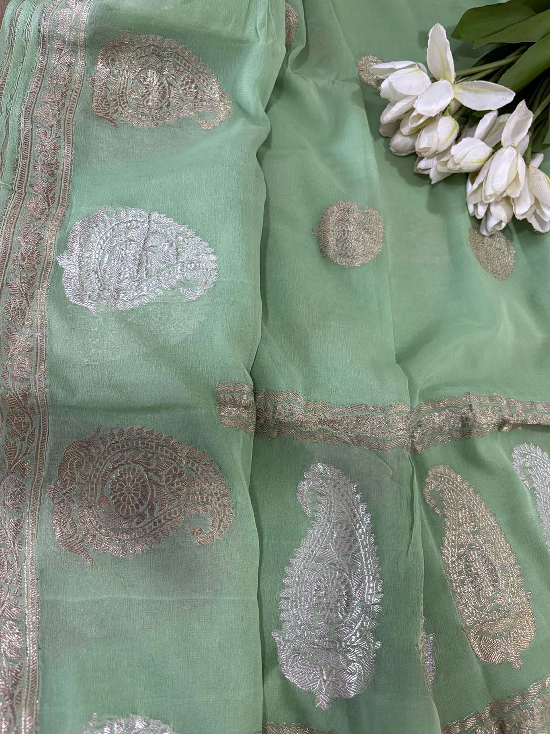 Elegant Pista Green Banarasi Handloom Pure Georgette Kadwa Sona Roopa Skirt Border Saree - Luxurion World
